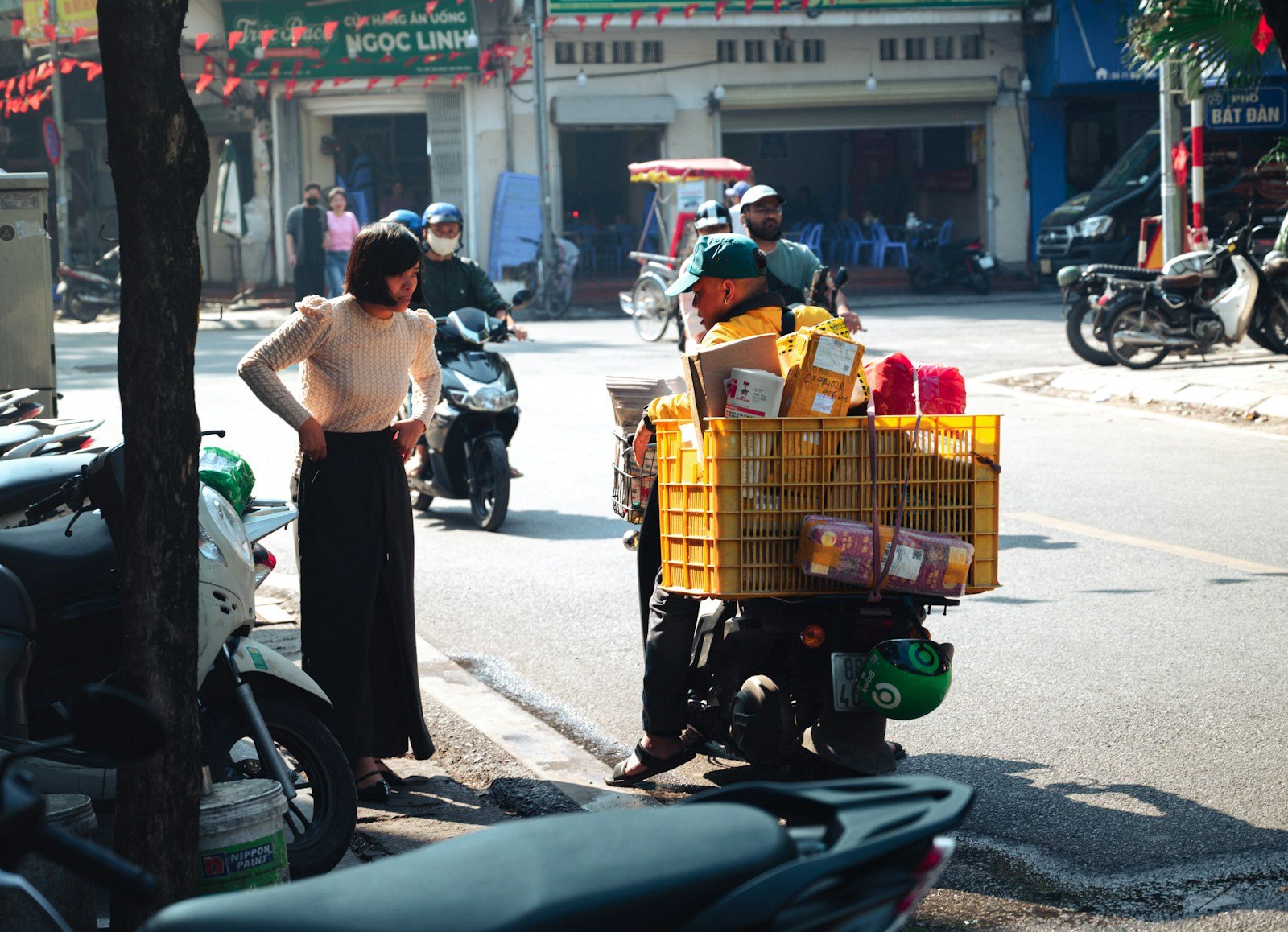 Courier transporting parcels through an urban street